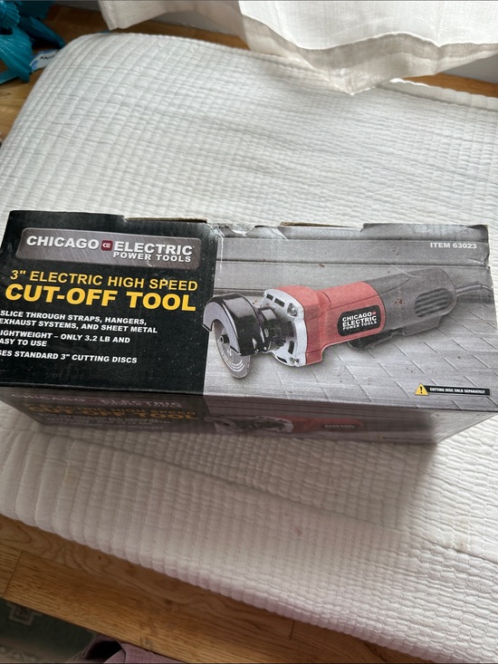 Chicago electric Other - Chicago Electric 3" High Speed Cut-Off Tool - Red/Black comes with cutting discs